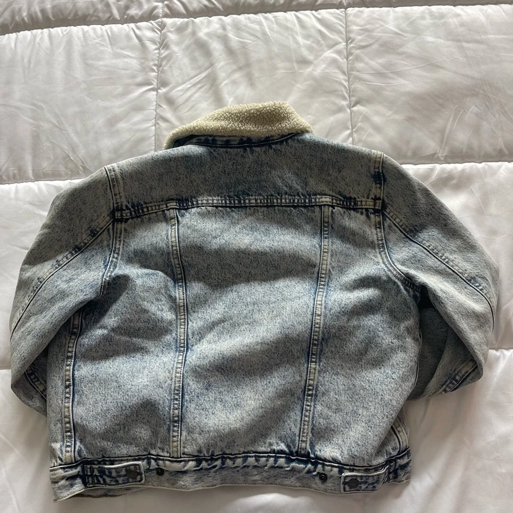 LEVI’S Sherpa Denim Jacket - Picture 5 of 6